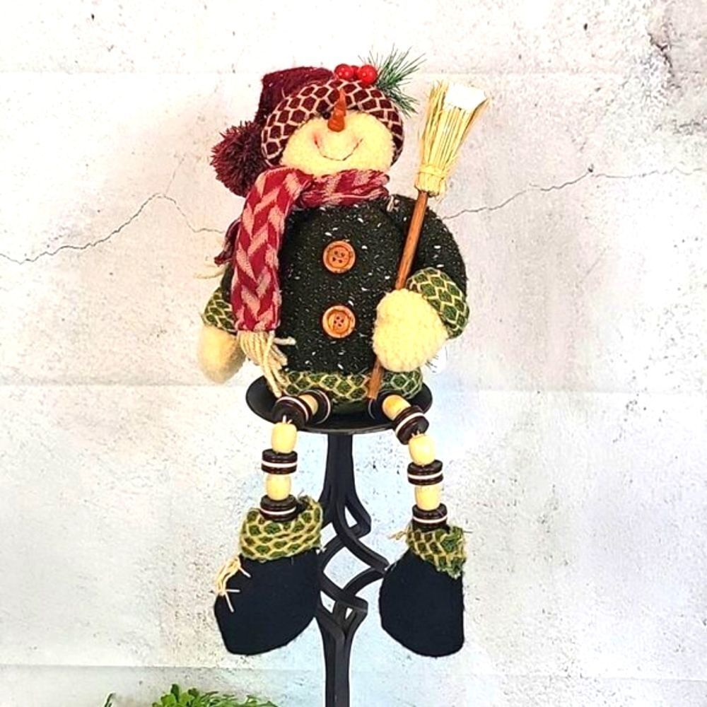 Snowman plush shelf sitter from Hannah's Handiworks.